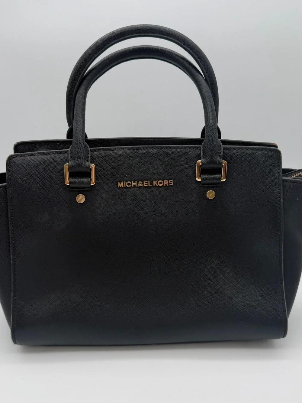 Michael Kors Black Saffiano Leather Tote corners are very worn!!!!